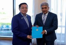 وزير السياحة والآثار يلتقى سفير دولة كازاخستان بالقاهرة