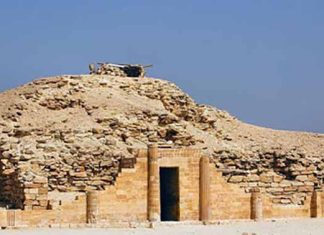 هرم بيبي الأول: روعة العمارة والنقوش الجنائزية في المملكة القديمة هرم بيبي الأول