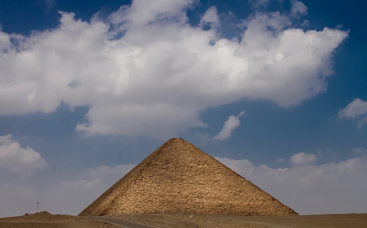 الهرم الأحمر بدهشور
