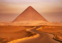 الهرم الأحمر: معلم بارز في تاريخ الأهرامات المصرية الهرم الأحمر بدهشور