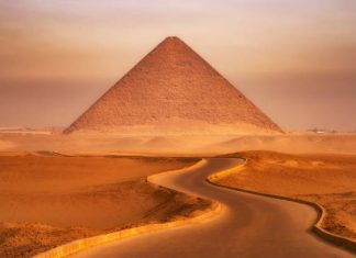 الهرم الأحمر: معلم بارز في تاريخ الأهرامات المصرية الهرم الأحمر بدهشور