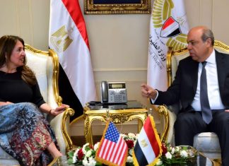 وزير الطيران المدني يستقبل سفيرة الولايات المتحدة الأمريكية لبحث أطر التعاون الثنائي بين البلدين في مجال الطيران المدني الدكتور سامح الحفني، وزير الطيران المدني والسفيرة هيرو مصطفى غارغ، سفيرة الولايات المتحدة الأمريكية